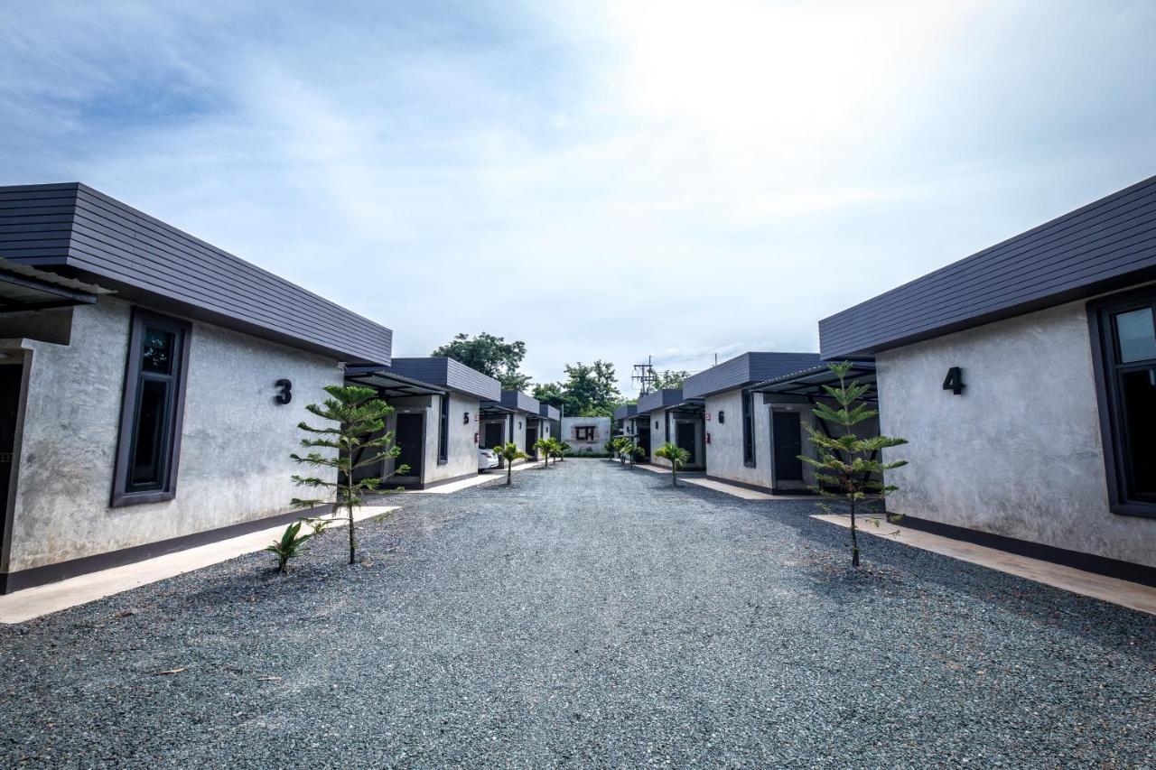 The Loft House Sakaeo Hotel Watthana Nakhon Exterior photo